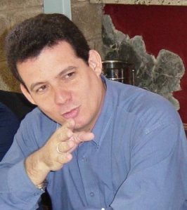 Amir Valle (Foto tomada de Facebook)