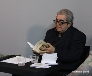Alejandro Fonseca durante la presentación  de su libro "De un tiempo deslumbrado"  (Editorial Silueta, 2011)