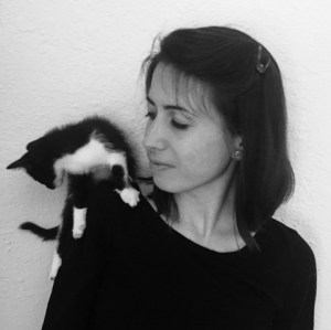Legna Rodríguez Iglesias con su gato Foto (Foto cortesía de la autora)